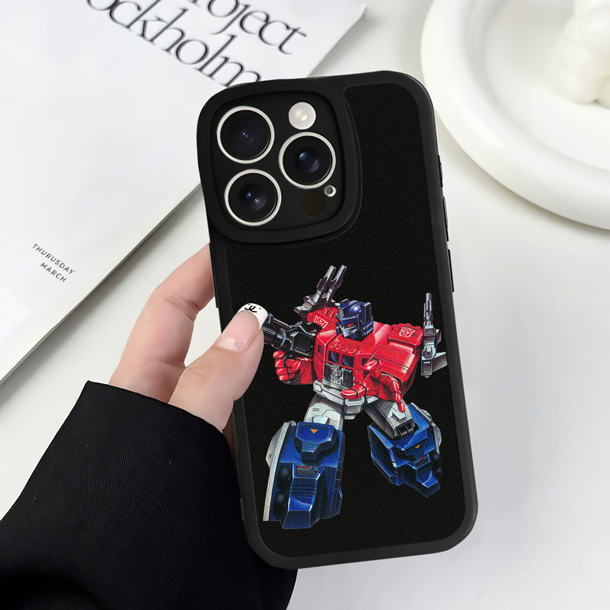 （画像用） Transformers トランスフォーマー 【iPhone 16シリーズ対応】シリコンスマホケース（レザー調） 材質：シリコン